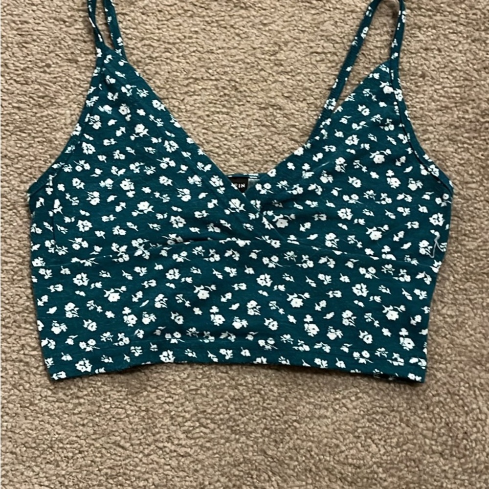Green and White Sleeveless Fitted Crop Camisole